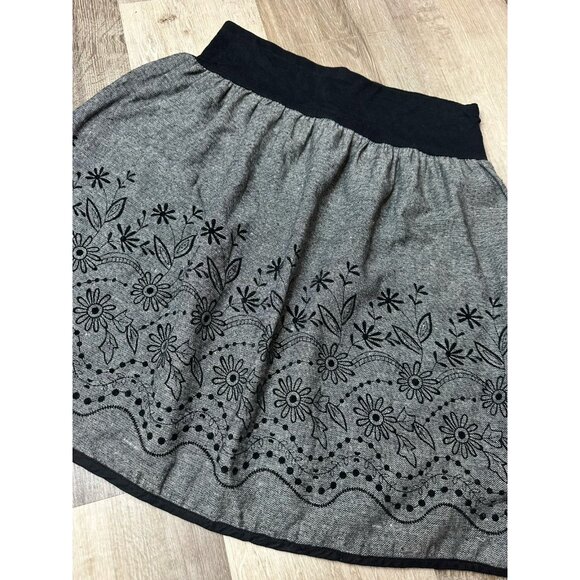 Black and Grey Floral Bubble Skirt Size Medium - Picture 3 of 4